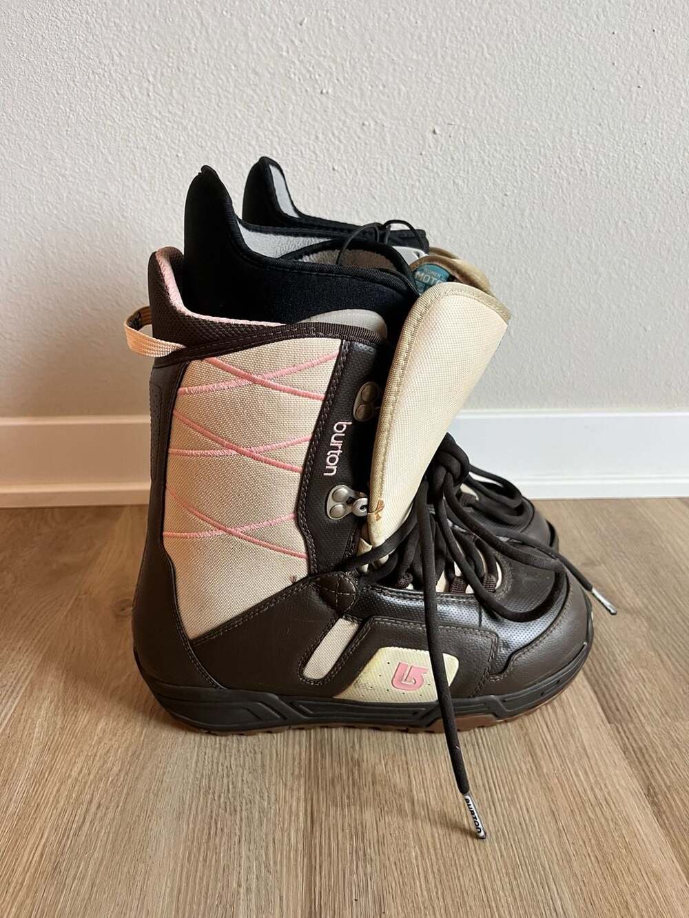 Burton, Moto Snowboard Boots, Chocolate Brown/Pink, Waterproof, Woman’s 7.5